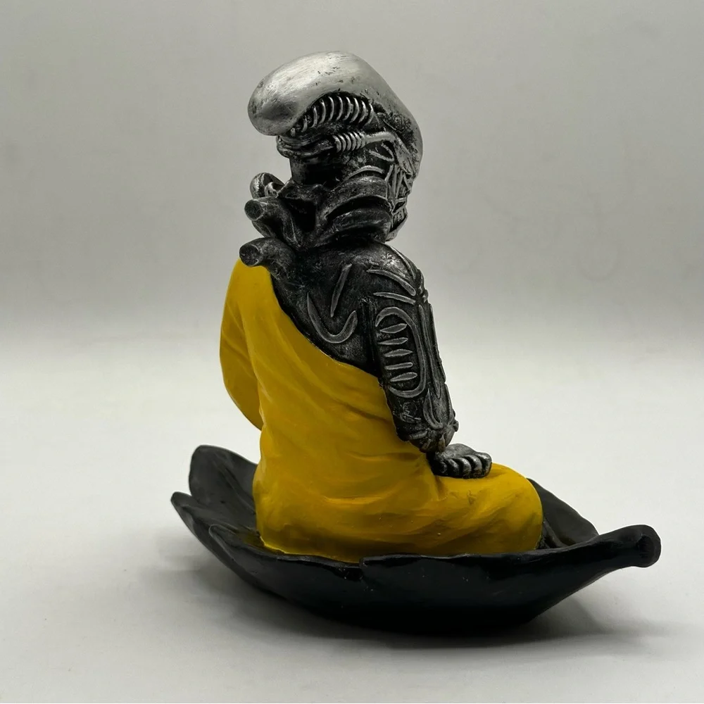 Sci-Fi Alien Romulus xenomorph Buddha monk funny  mashup meditation‎ statue NWOT